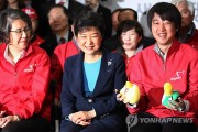 Saenuri Party's Park Geun-hye awaits results of parliamentary elections