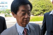 Roh Geon-pyeong is entering the Changwon district Prosecutors' office for questioning.
